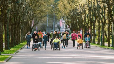 Rimi Rīgas maratona koptreniņā Mežaparkā jau otro gadu pēc kārtas pulcēsies “Iekļaujošs maratons” dalībnieki