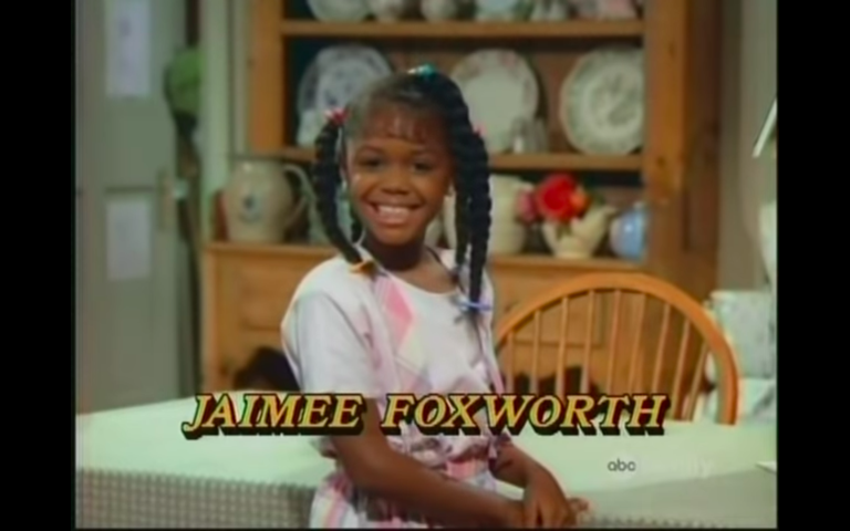 Jaimee Foxworth telesarja «Family matters» algustiitrites. 