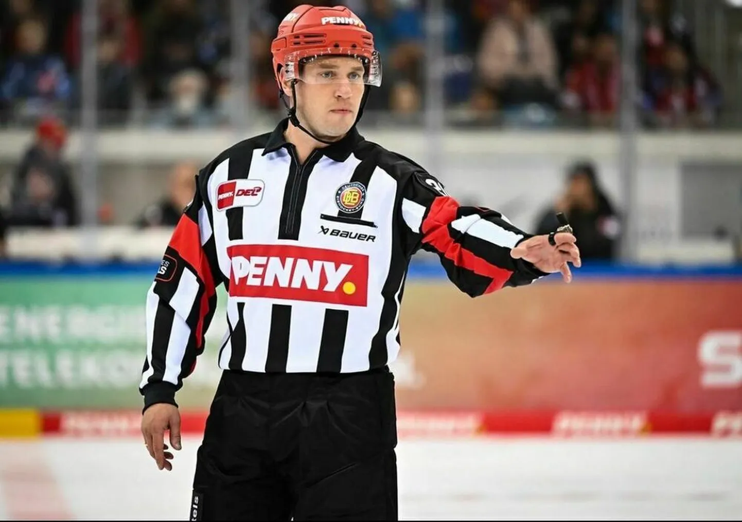 Latvijas hokeja tiesnesis Andris Ansons