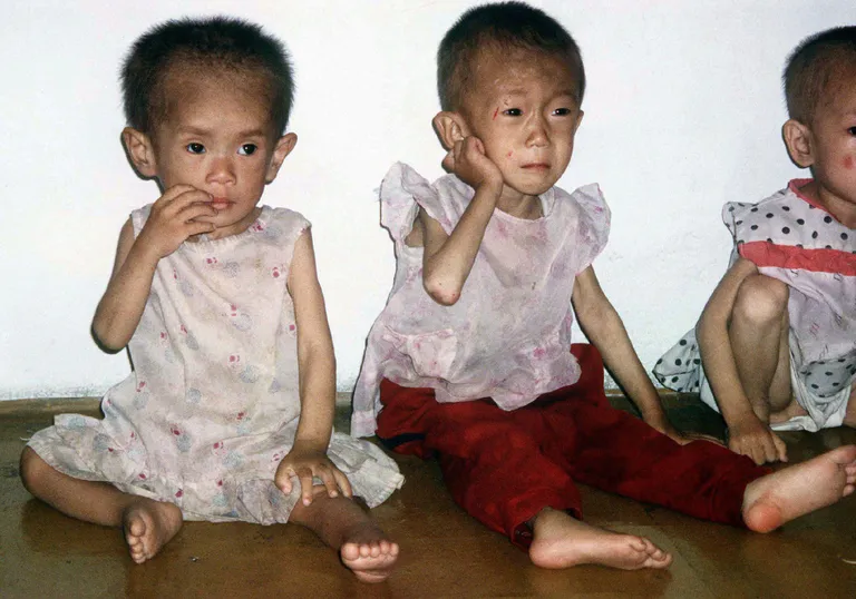 1997. aasta fotol on nelja- ja viieaastased põhjakorea lapsed, kes kannatavad alatoitumise all. Foto: KATHY ZELLWEGER/AP/Scanpix