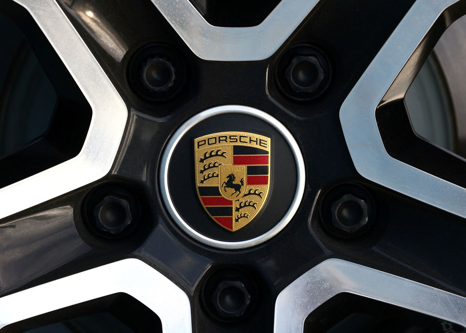 Porsche logo. Pilt on illustratiivne.