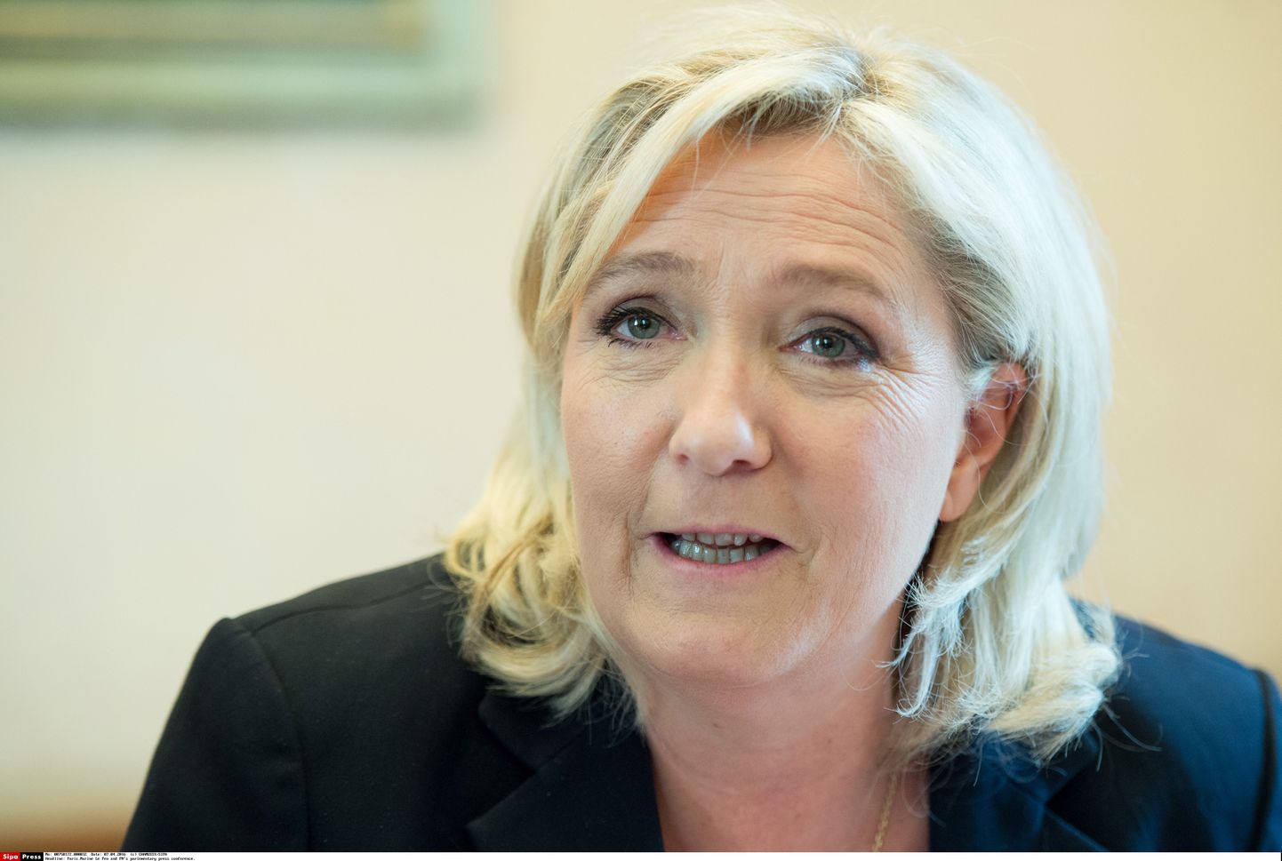 Naisoost parempopulistide käilakuju -  Marine Le Pen Prantsusmaalt.