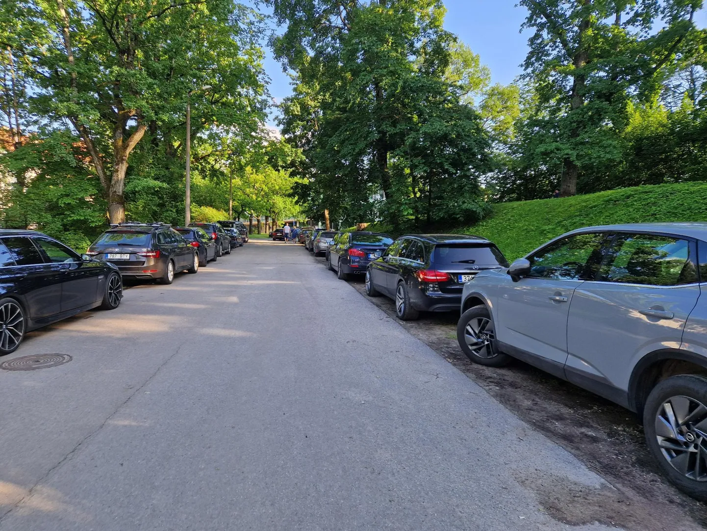Möödunud nädalavahetusel koostati Pärnus 170 trahviteadet, mis olid seotud keelatud kohas parkimisega.