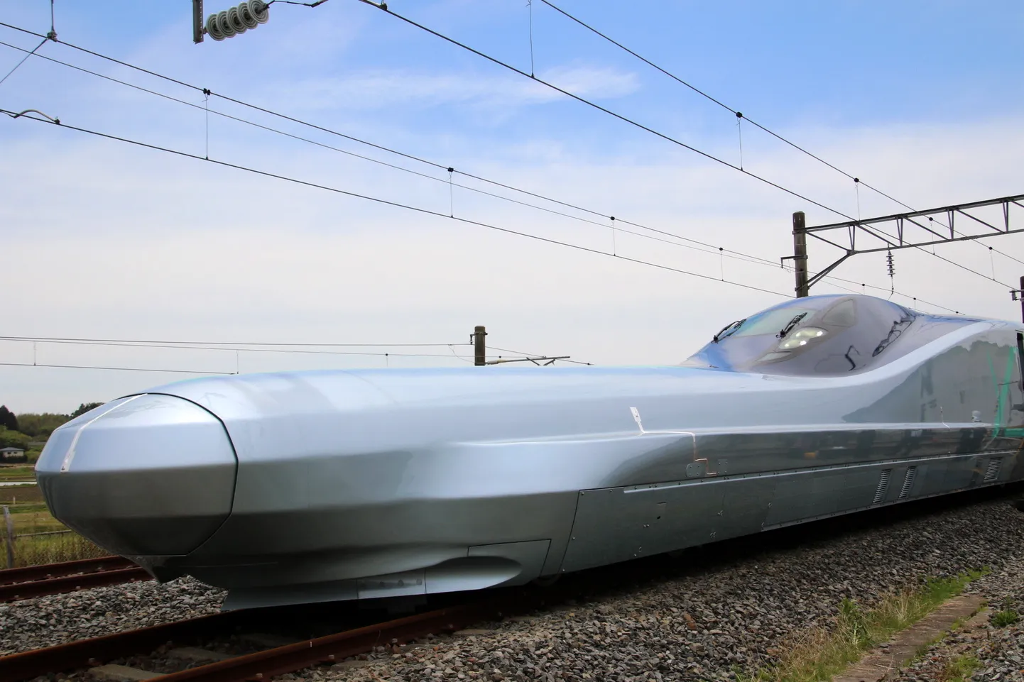 Alfa-X katsetusrong Miyagi prefektuuris toimunud pressiüritusel.