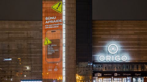 Ar gaismas objektu uz Stacijas pulksteņa torņa uzsāk kampaņu "Šūnu apraide – esi informēts un rīkojies!"