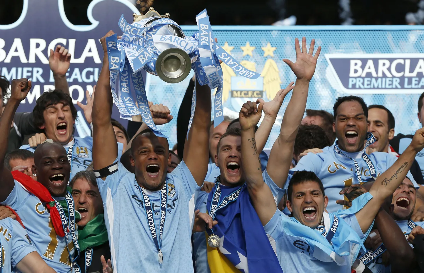 Manchester City kapten Vincent Kompany (karikaga).