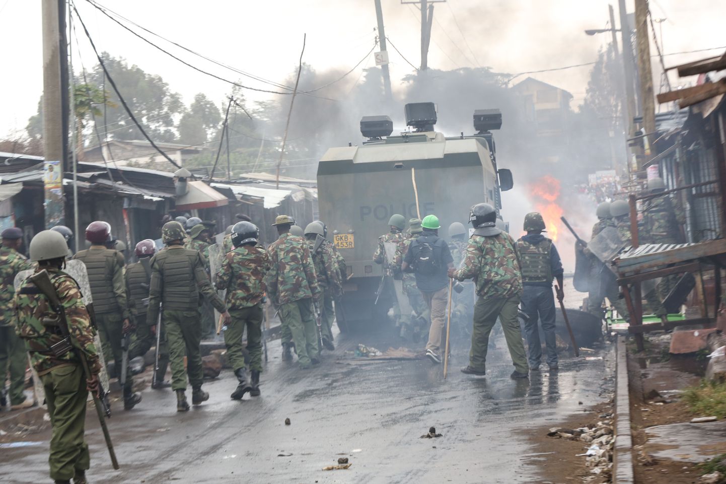 Julgeolekujõud Kibera slummis korda loomas.