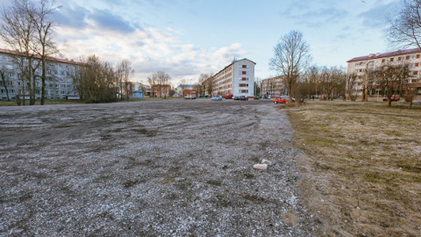 Nii näeb praegu välja Narva kesklinnas Tallinna maantee alguses paiknev krunt, kuhu kavandatakse Saksa säästuketi Lidl kaubanduskeskuse ehitust.