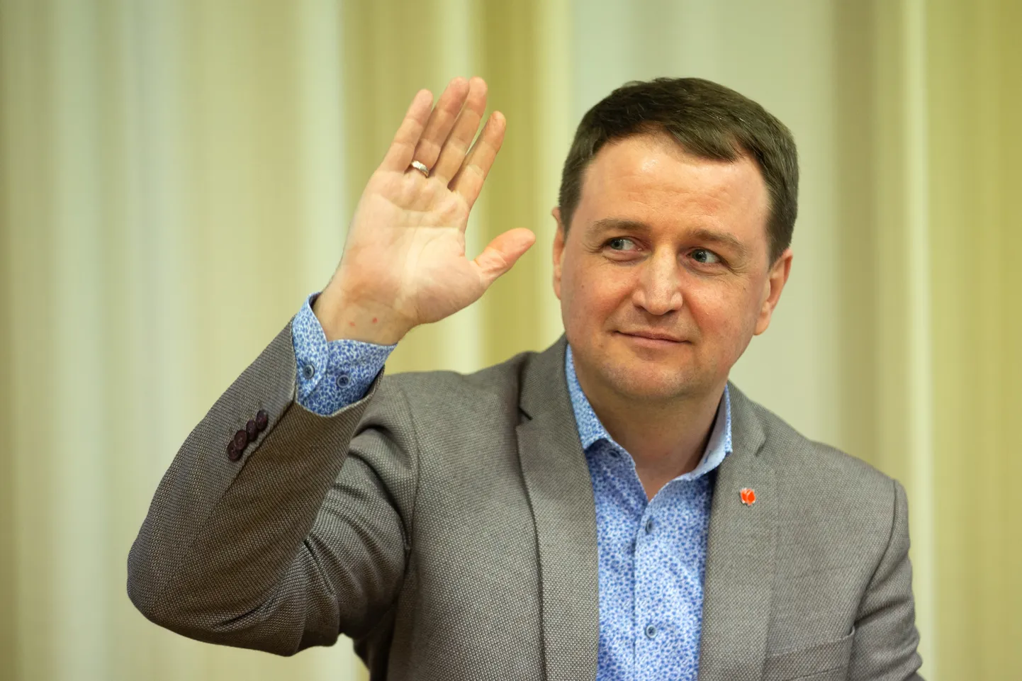 Eduard Odinets loobus sotside peasekretäri ametist, kuid kavatseb jätkata Kohtla-Järve volikogu esimehena ning loodab asendusliikmena pääseda ka riigikogu uude koosseisu.