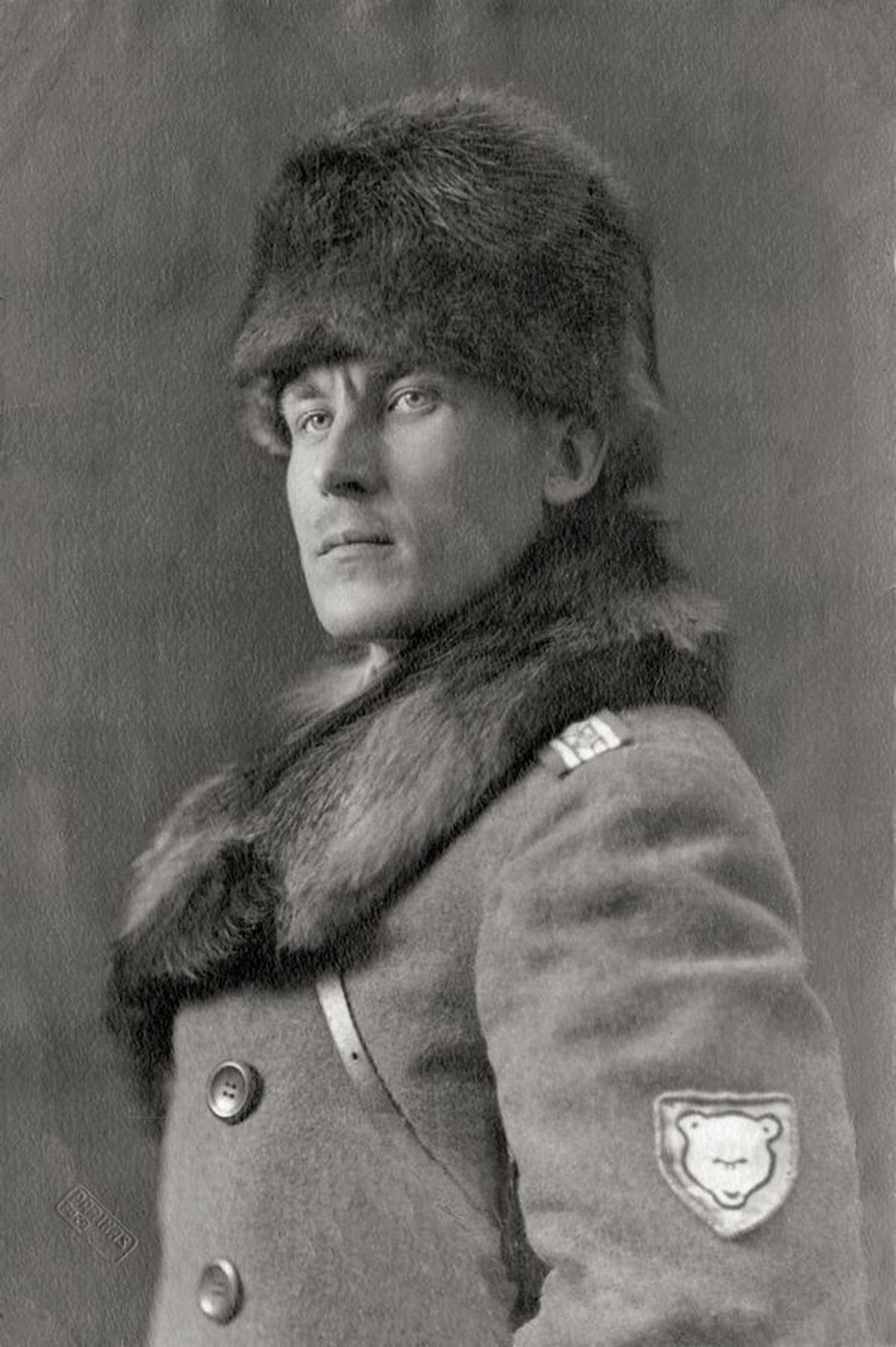 Viljandimaal sündinud kolonel Hans Kalm juhtis Eesti Vabadussõjas rohkem kui 2100-mehelist vabatahtlike väeüksust. Oma teoses annab ta põhjaliku ülevaate Põhja Poegade rügemendi sünnist ja lahingutest Lõuna-Eestis ning Põhja-Lätis.