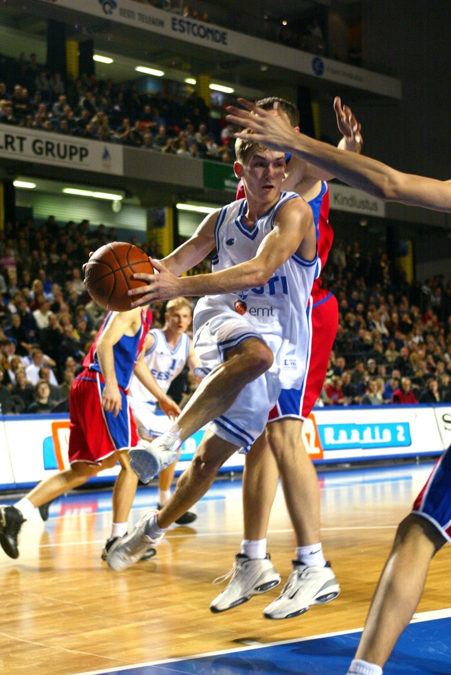 Heiko Rannula (palliga) Eesti korvpallikoondises 2003. aastal.