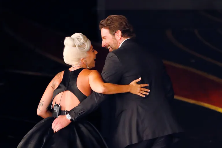 Lady Gagat ja Bradley Cooperit nähti Oscari-galal kandmas tundeküllaselt ette pala «Shallow» filmist «A Star Is Born», mis kandideeris Oscarile