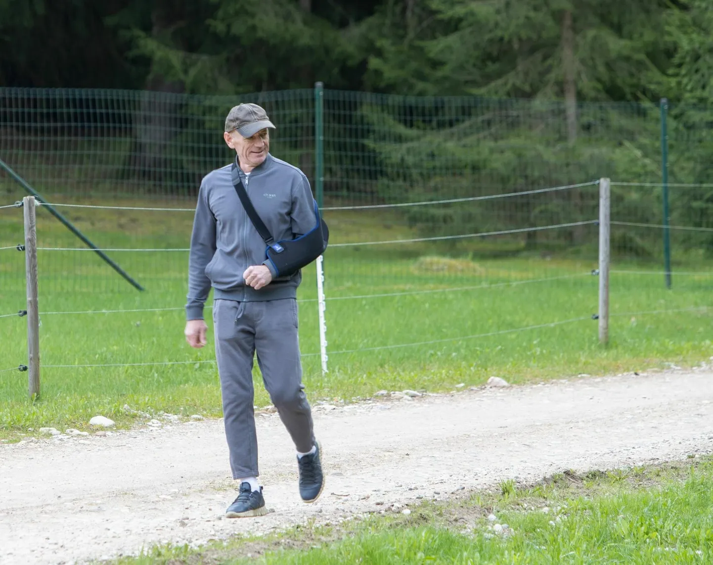 Pärast operatsiooni tuleb Jaanus Sarvel mõnda aega kätt fikseerituna hoida, aga valu kadus luude kokkupaneku järel ruttu.
