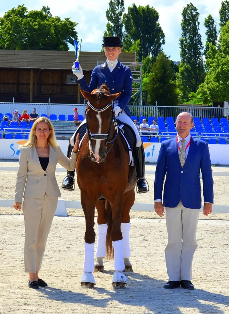 Dina Ellermann ja Donna Anna Sopotis.