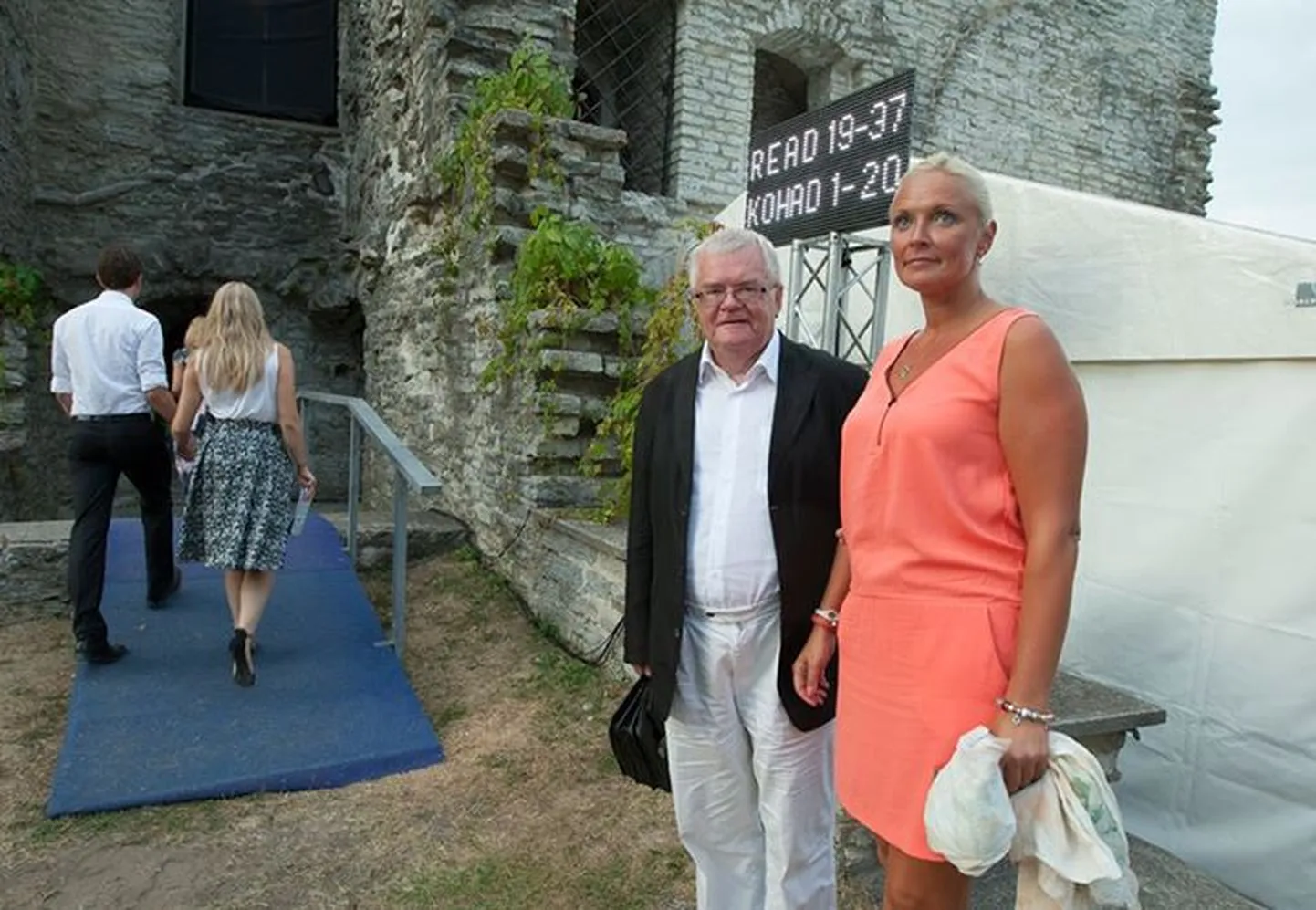 Edgar Savisaar oma Facebooki lehel: «Unustamatud hetked Birgittal
Koos Katriniga balletti nautimas.»