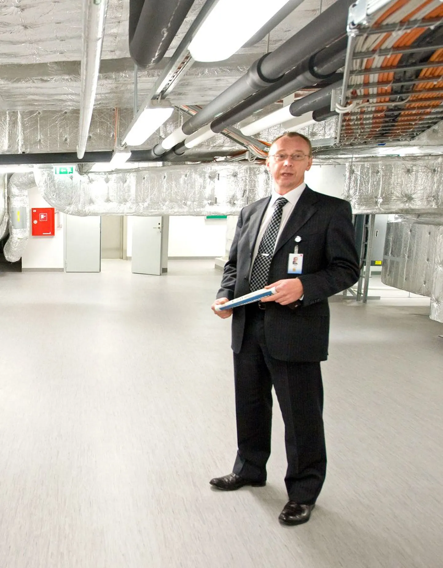 Praegu altkäemaksu võtmise kahtluse tõttu vahi all viibiv PERHi tehnikadirektor Ivo Milli 2009. aastal X korpuse avamisüritusel.