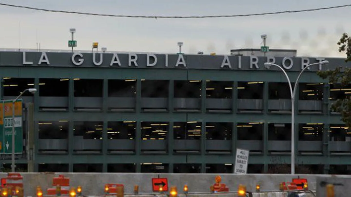 New Yorgi LaGuardia lennujaam.