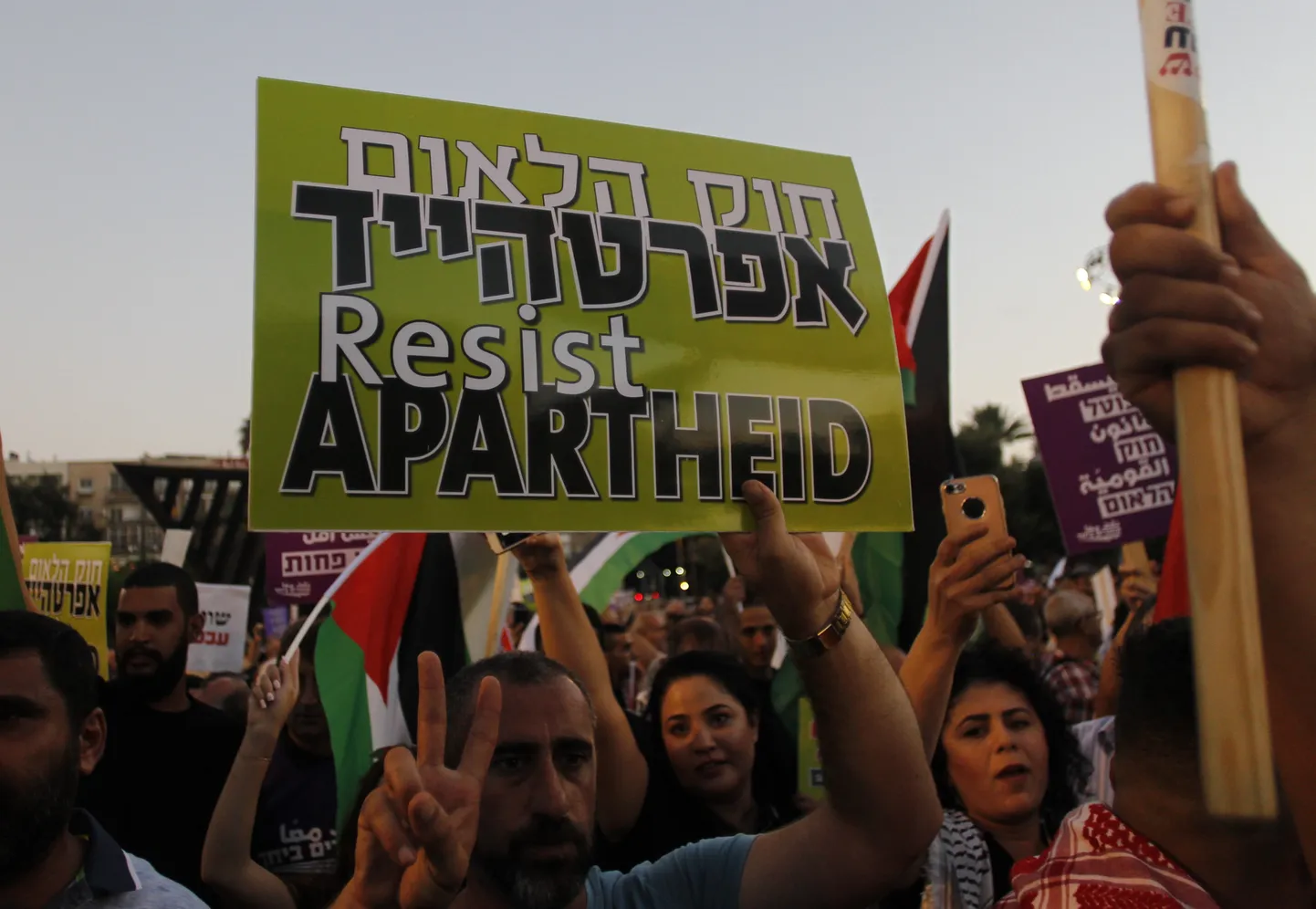 Meeleavaldajad kutsusid üles apartheidirežiimile vastu seisma.