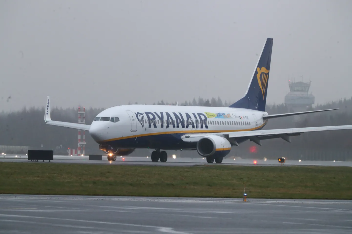 Самолёт Ryanair в Таллинне. Иллюстративное фото.