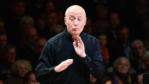 GALERII ⟩ «Radikaalne lihtsus» Šveitsi südames – Arvo Pärdi muusika täitis Zürichi Tonhalle