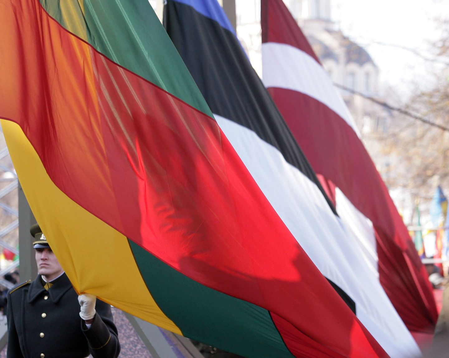 Флаги Литвы, Эстонии и Латвии. Иллюстративное фото.