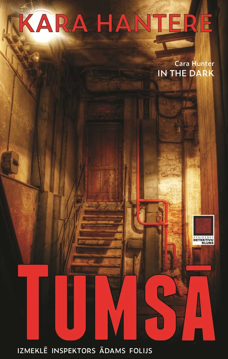Romānu “Tumsā” no angļu valodas tulkojusi Silvija Brice.