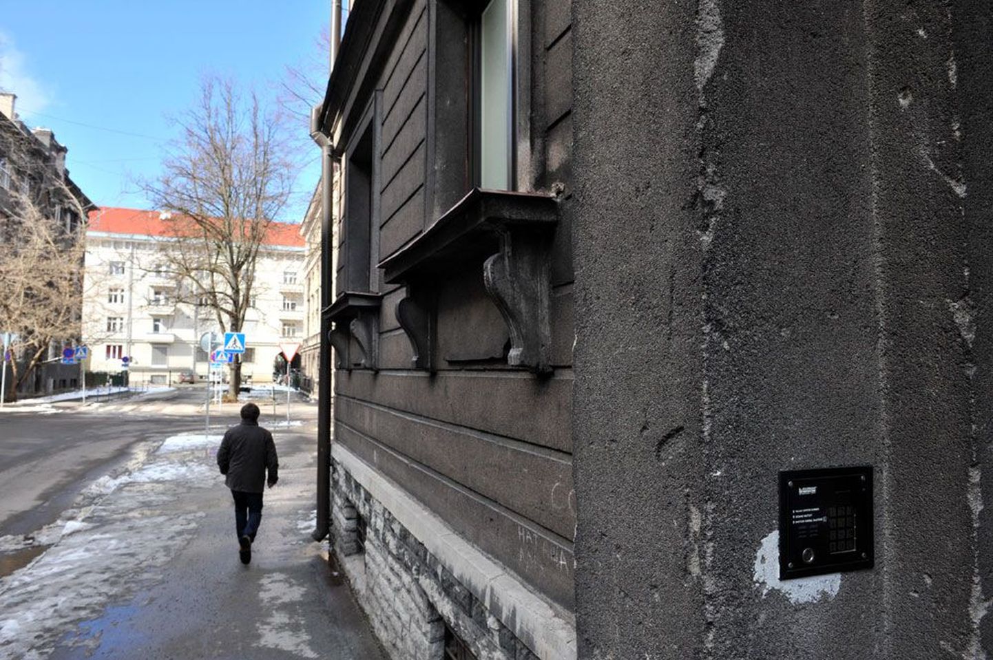 Maja Tallinna kesklinnas Kaupmehe tänaval, kus 2010. aastal tapeti oma korteris 79-aastane uroloog Flora Burovaja.