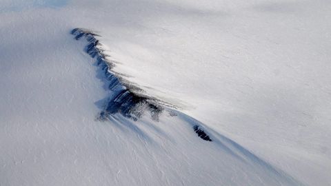 Ground Tremors Detected Under Antarctic Ice Sheet