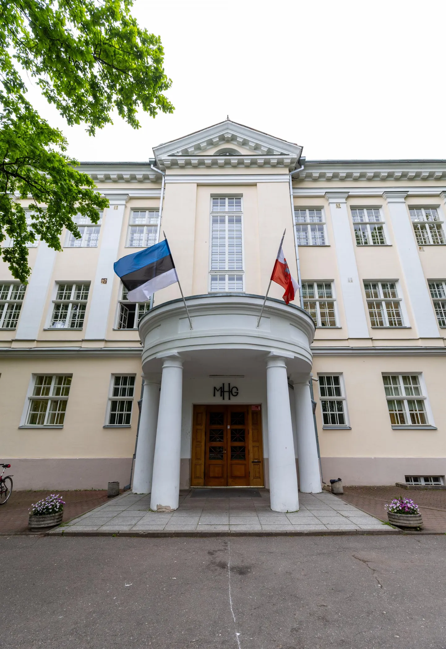 Miina Härma gümnaasiumi kuuenda ja seitsmenda klassi õpilased käisid ekskursioonil Kihnu saarel. Väljasõit lõppes aga nii, et üks sealne majutuskoha pidaja Härma kooli õpilasi enam enda juures näha ei soovi.