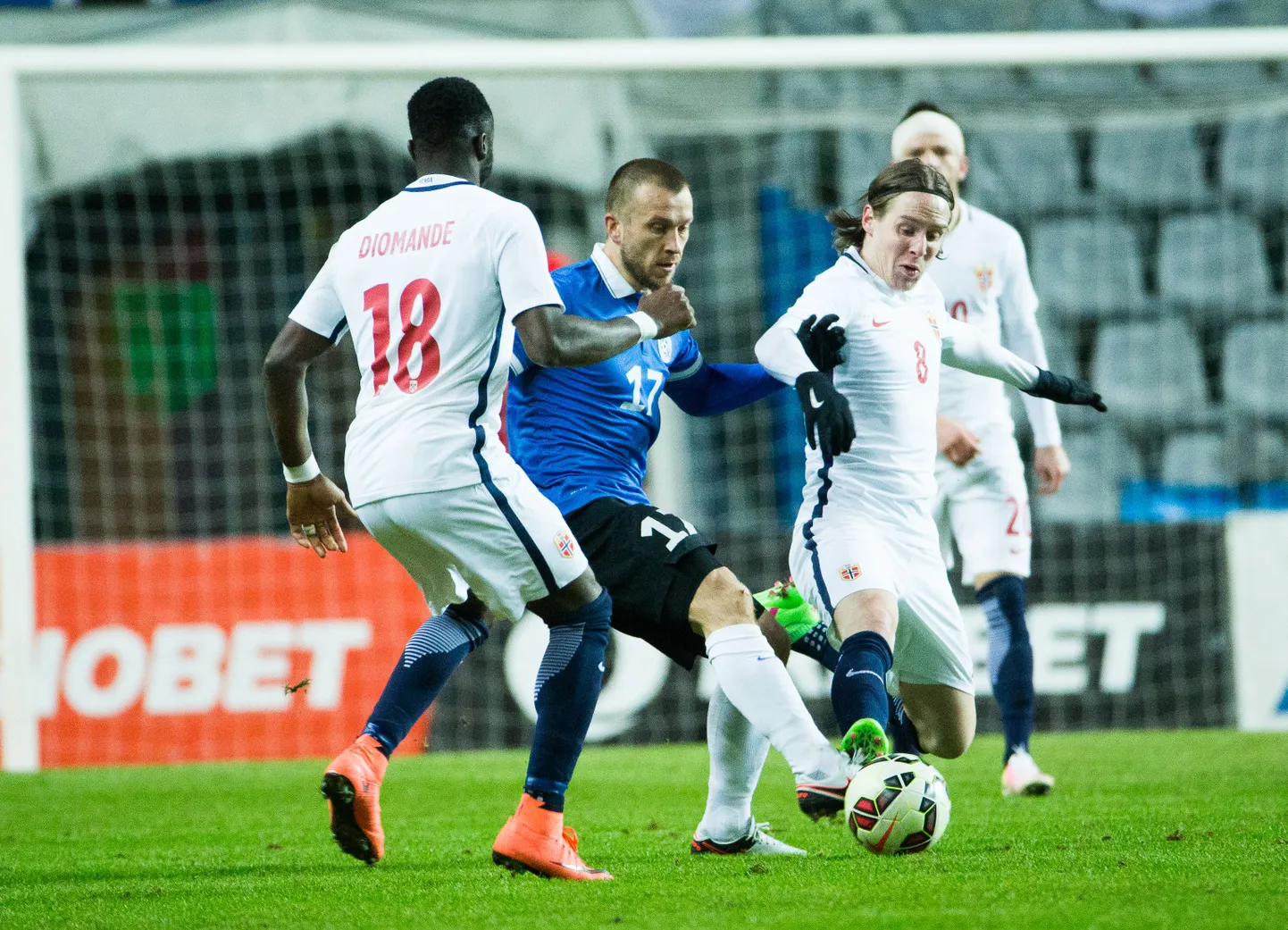 Энар Яэгер в матче против сборной Норвегии.