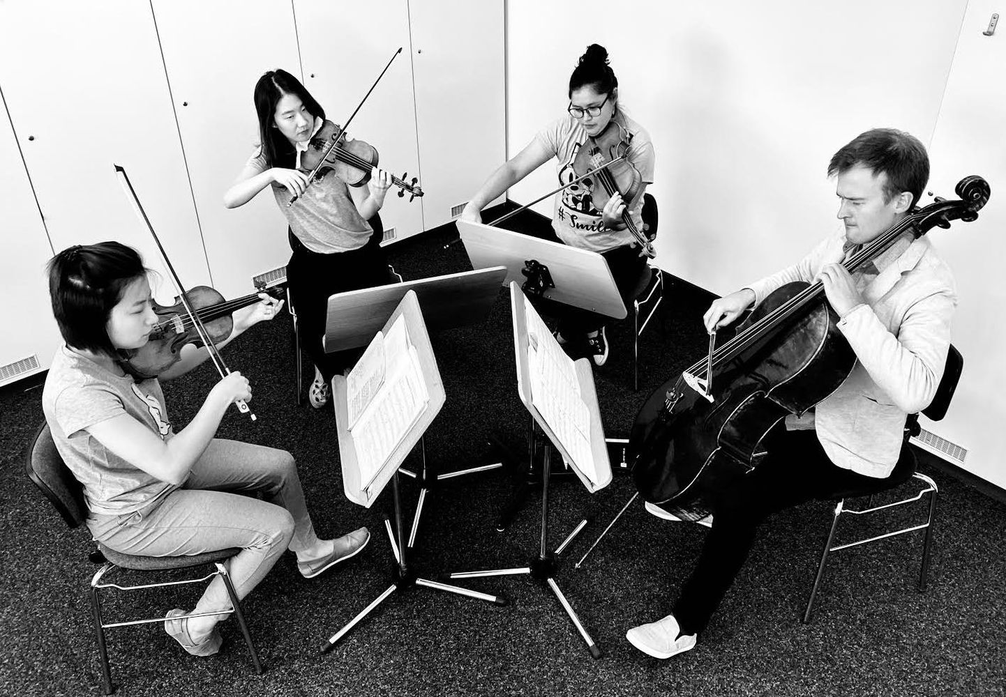 Kvartetis Arkos mängivad Jueyoung Yang (vasakult, esimene viiul), Minkyung Sul (teine viiul), Paulina Riquelme (vioola) ja Indrek Leivategija (tšello).