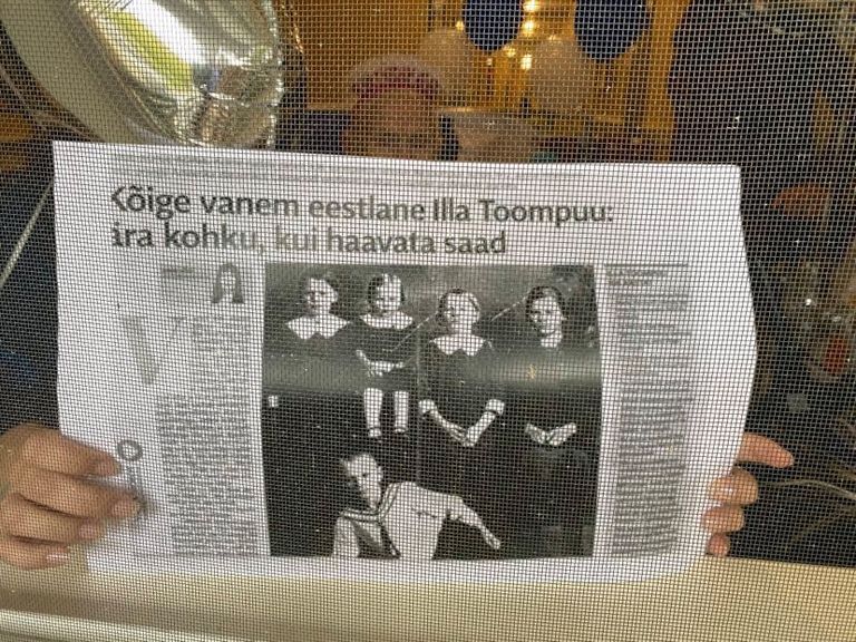 Illa Toompuu on lugenud ka Tartu Postimeest ja oli väga rõõmus selle üle, et ta pere pilt on suurelt ära trükitud.
