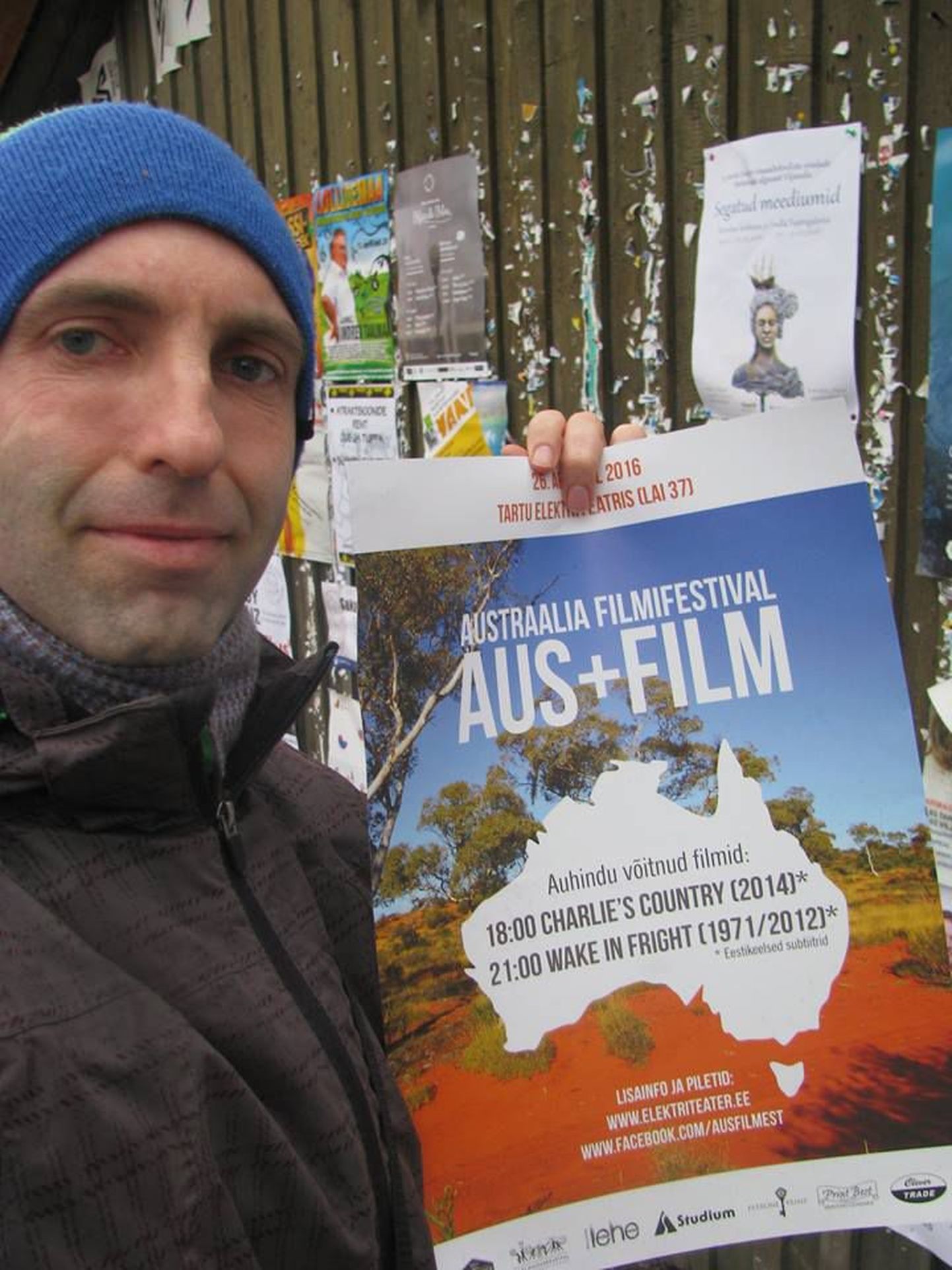 Geoffrey Longhurst koos oma filmisündmuse plakatiga.