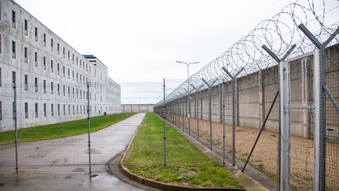 Kolme vangla viis teenistujat said positiivse koroonaproovi