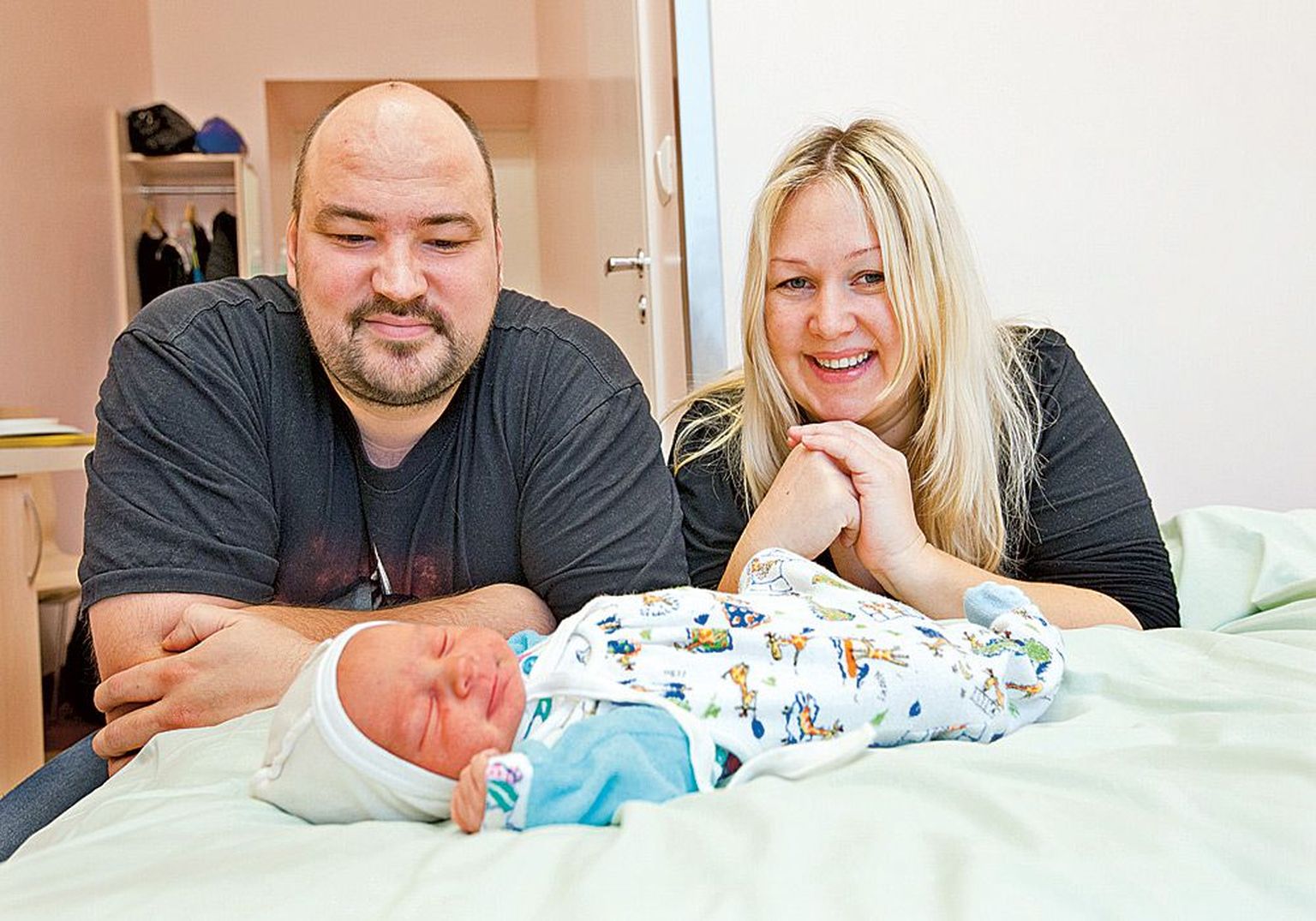 Кристи Линдстрём и Кристо Леотоотс решили назвать своего сына, родившегося 17 декабря, Патриком.                   Это имя пока еще не входит в топ самых популярных имен в Эстонии.