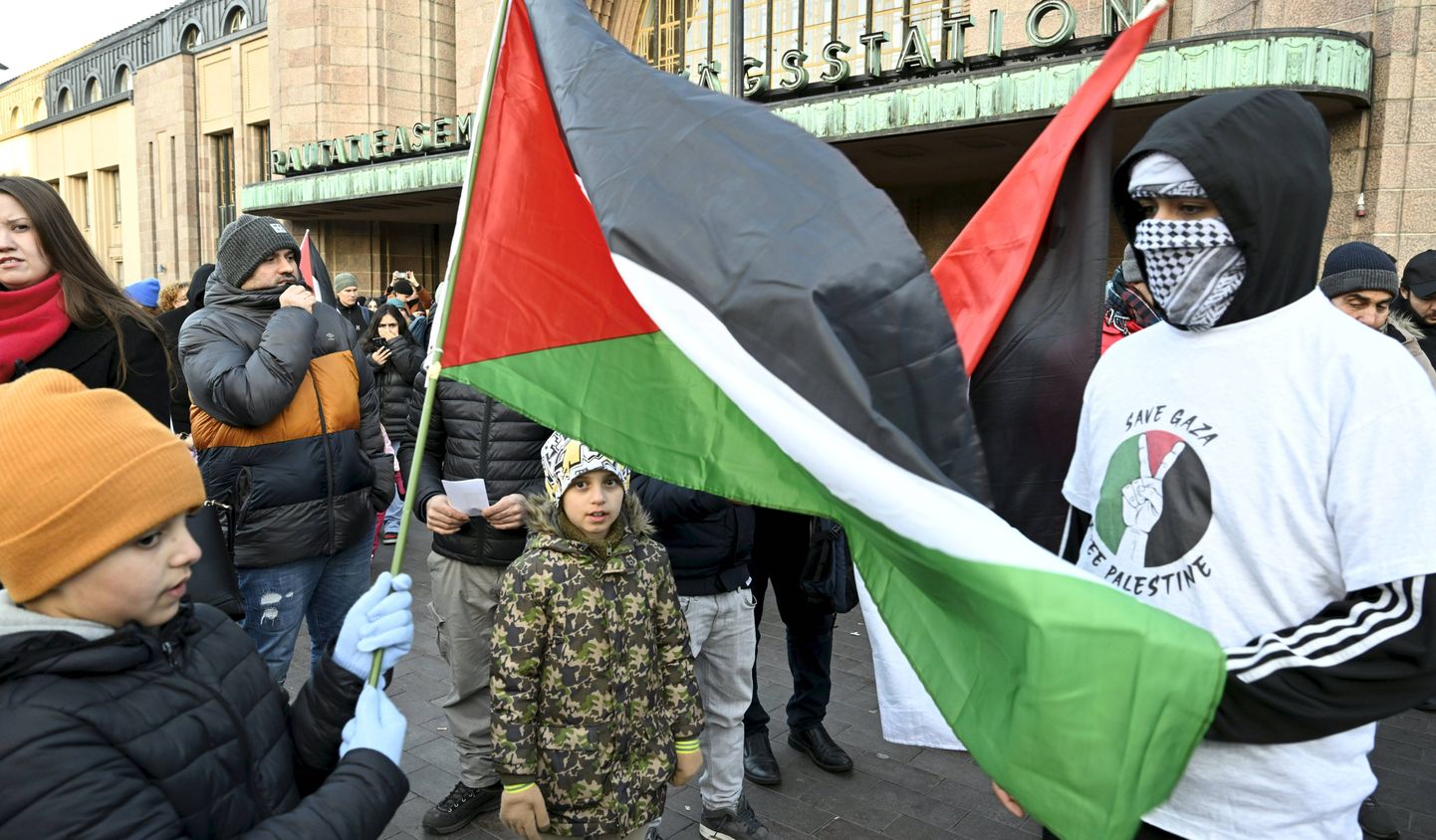 Сторонники палестинцев на улицах Хельсинки, 20 октября 2023 года.