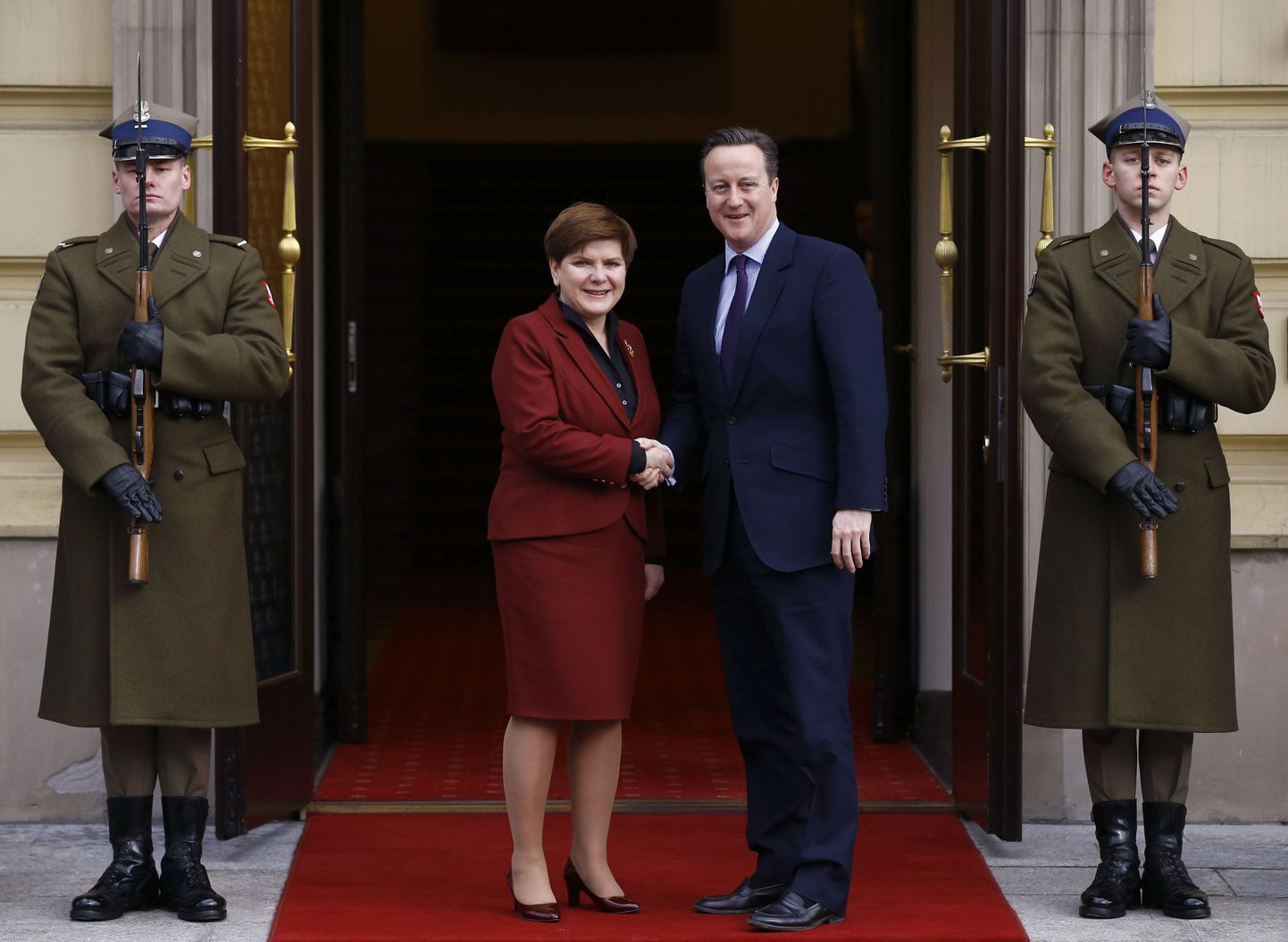 Poola ja Briti peaministrid Beata Szydlo (vasakul) ja David Cameron täna Varssavis.