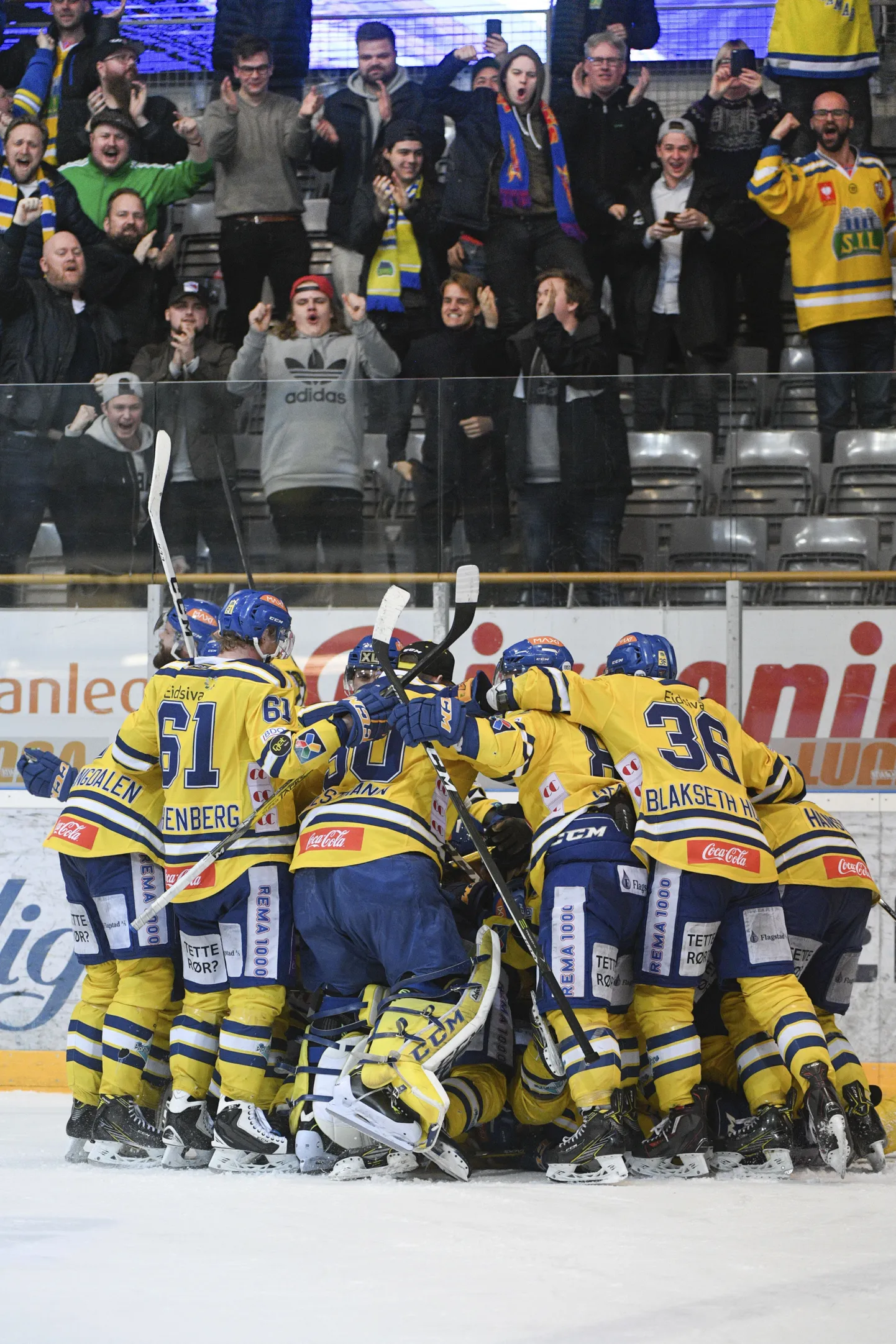 Storhamar Dragonsi mängijad tähistamas 2:1 võiduväravat.