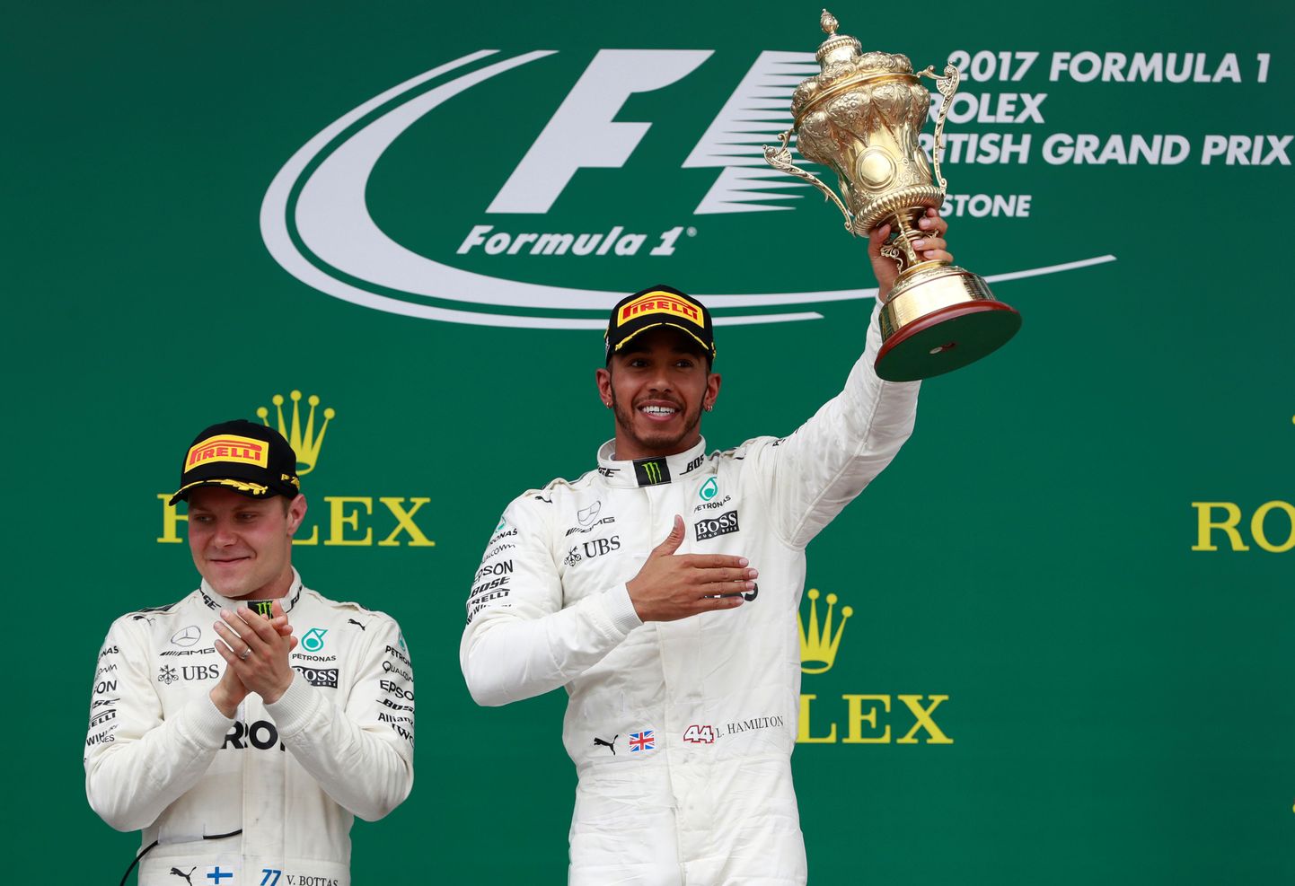 Lewis Hamilton sai kodupubliku ees neljanda võidu järjest ning vähendas üldarvestuses vahe Sebastian Vetteliga vaid ühe punkti peale.