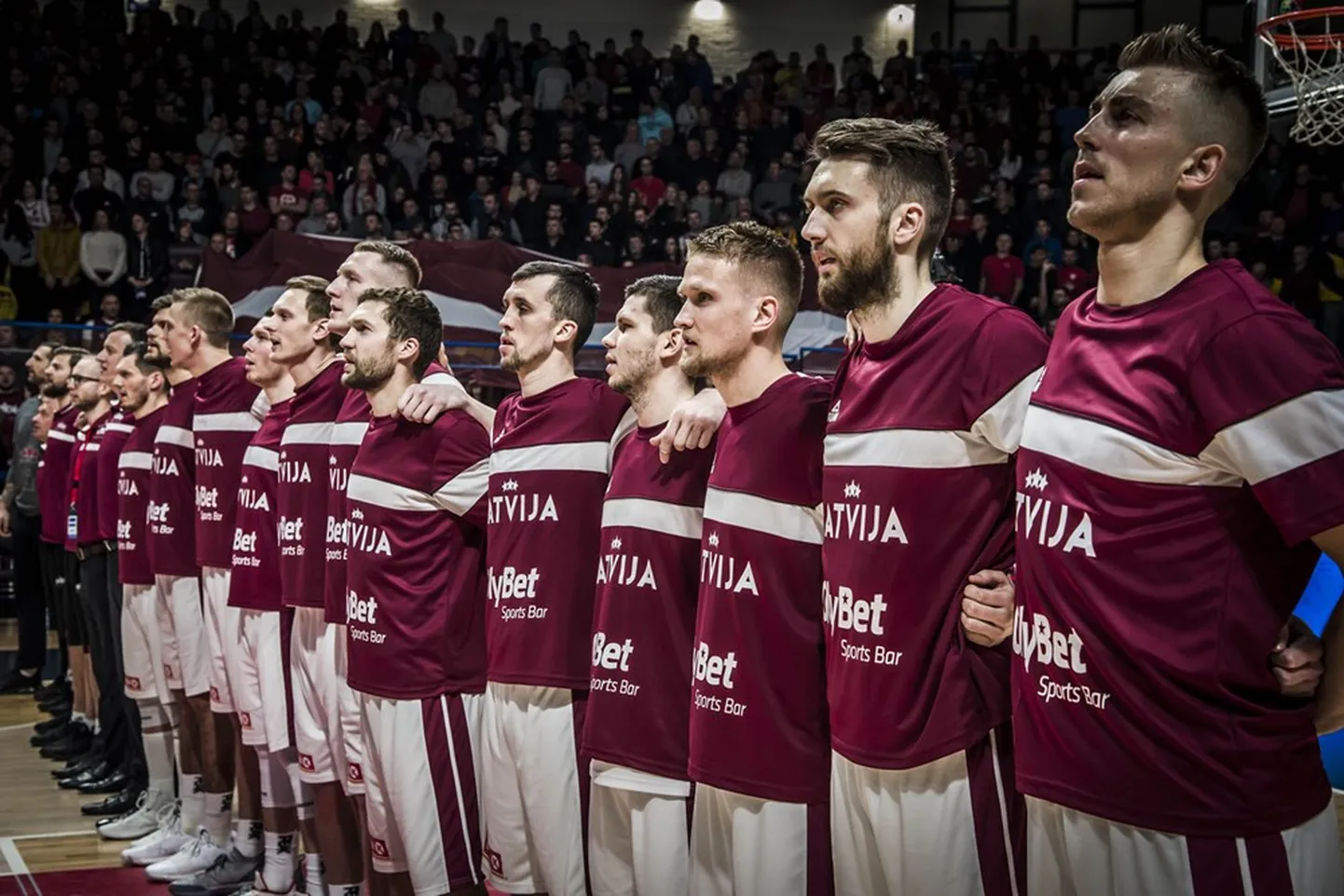 Latvijas basketbola izlase.