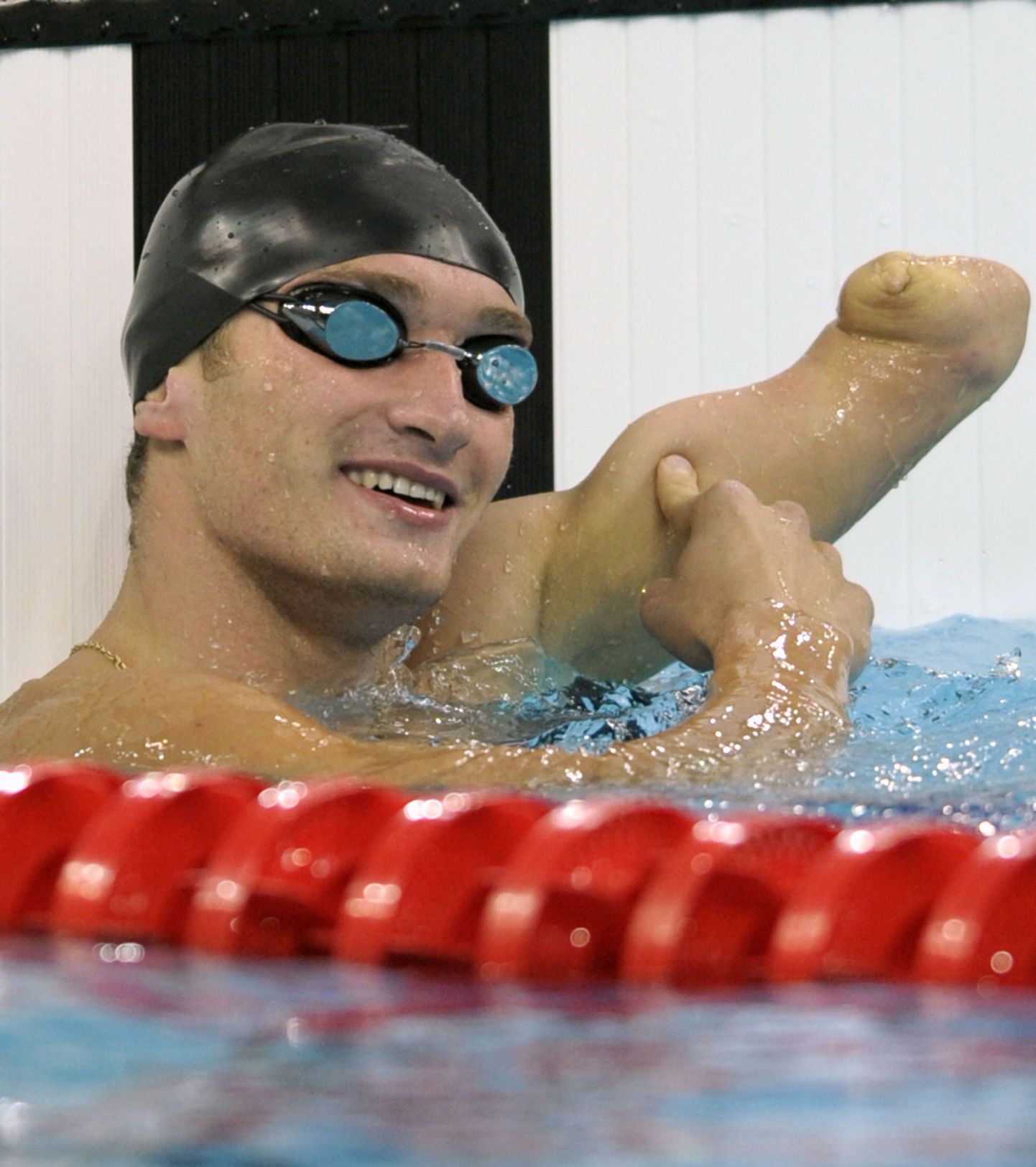 Ukrainlane Andriy Kalyna võitis olümpial 100 meetri rinnuliujumise.