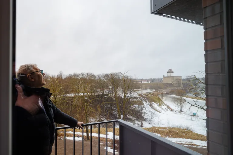 Paljudest uhiuue kortermaja akendest avaneb uhke vaade piirijõele, -kindlustele ja promenaadile.