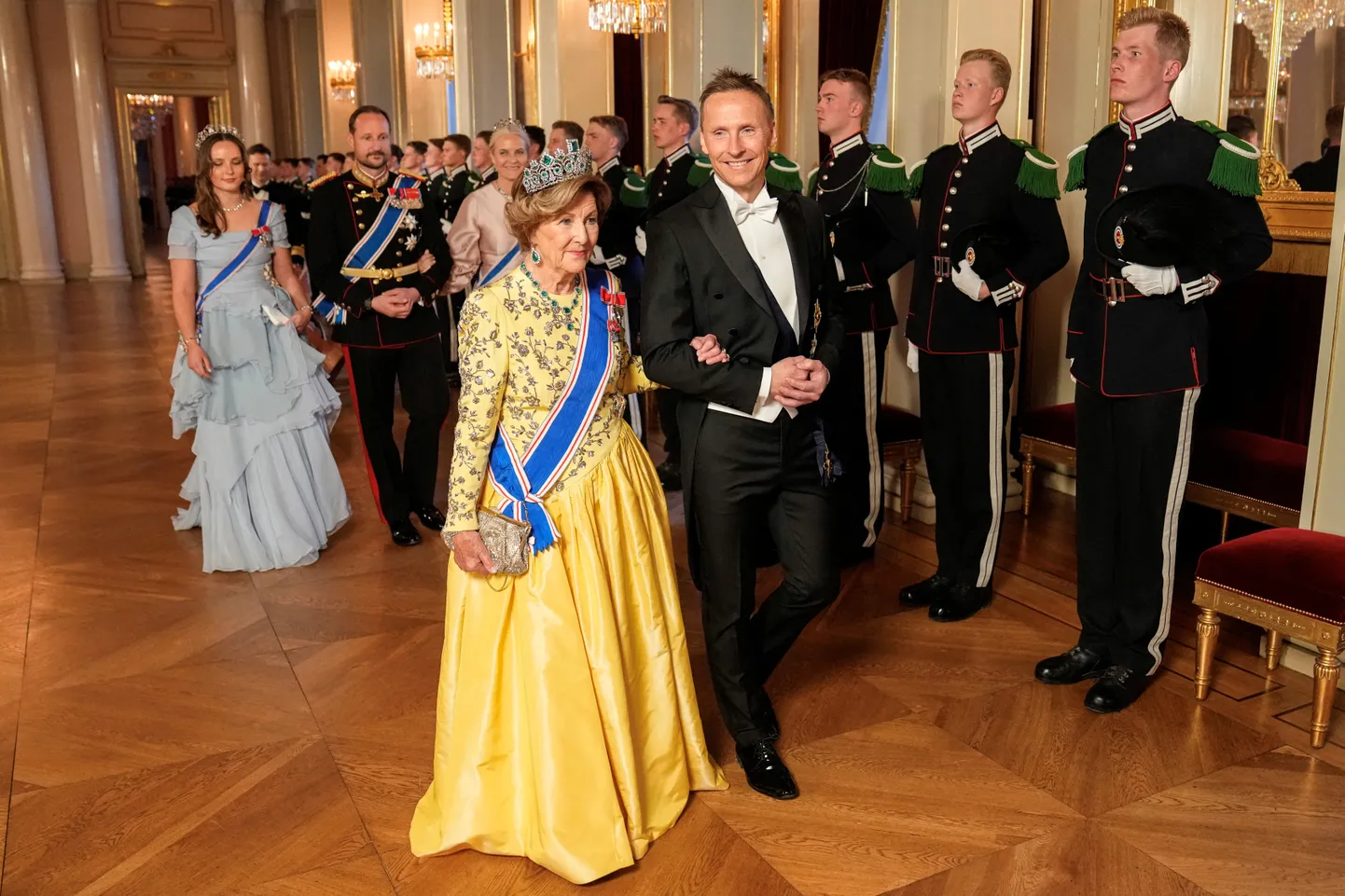 Norra kuninganna Sonja koos Islandi presidendi abikaasa Bjorn Skulasoniga Islandi riigivisiidi ajal Oslosse 8. aprillil 2025. a.