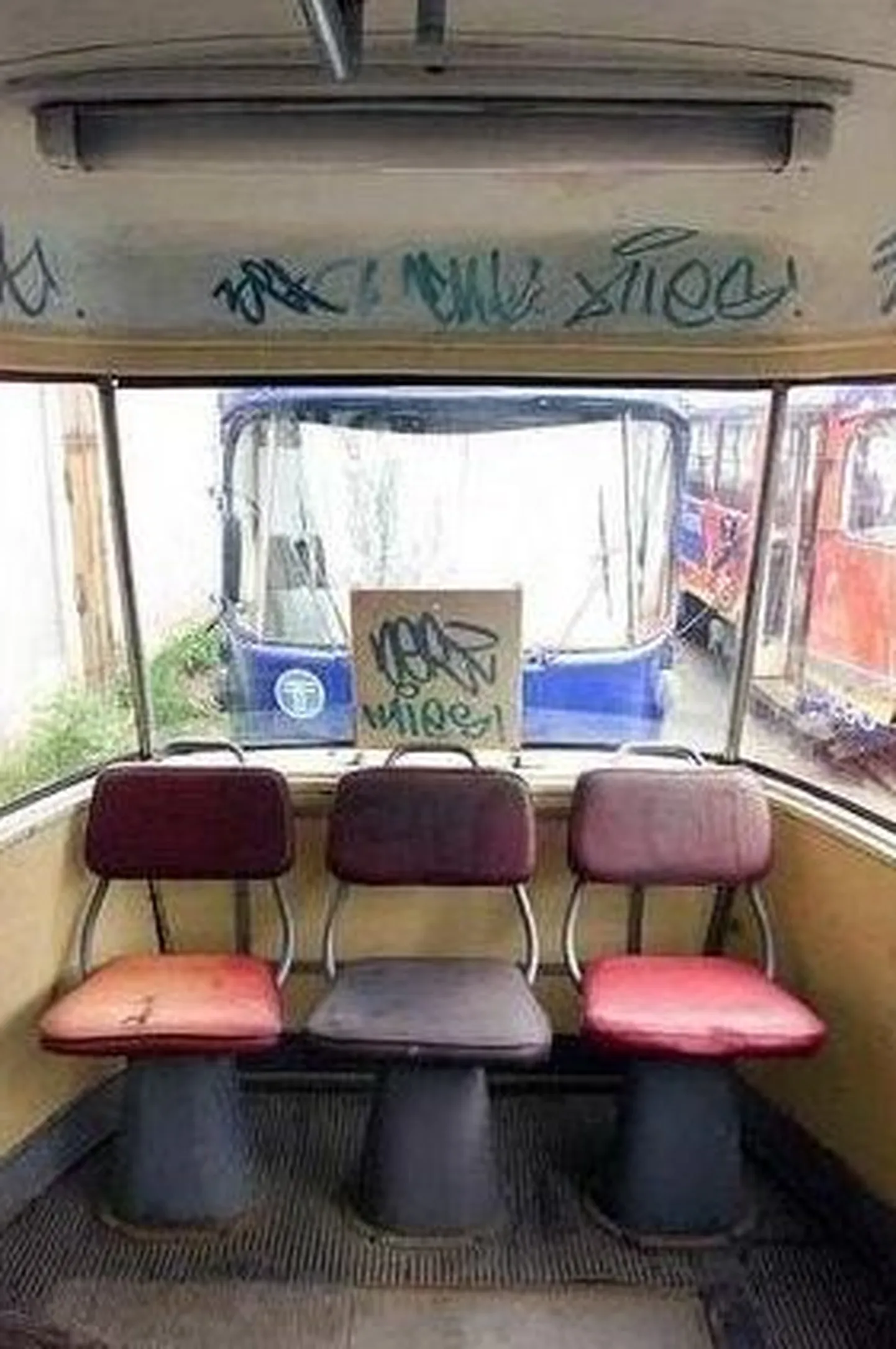 Täissoditud tramm.