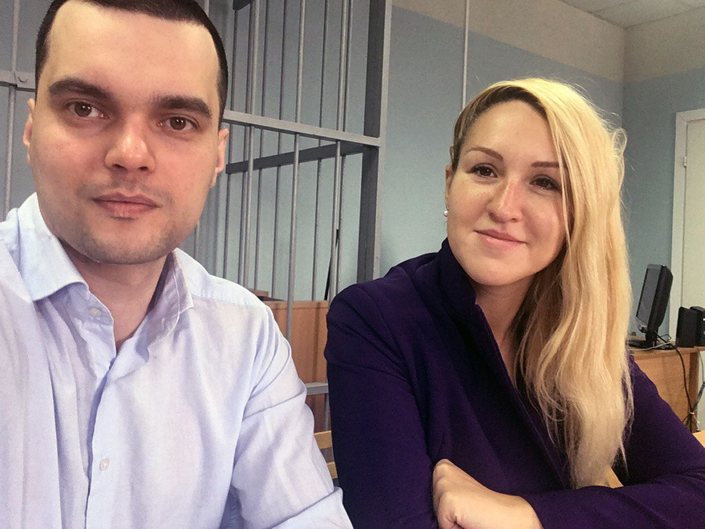 Anastasia Vasiljeva koos advokaadiga kohtus.