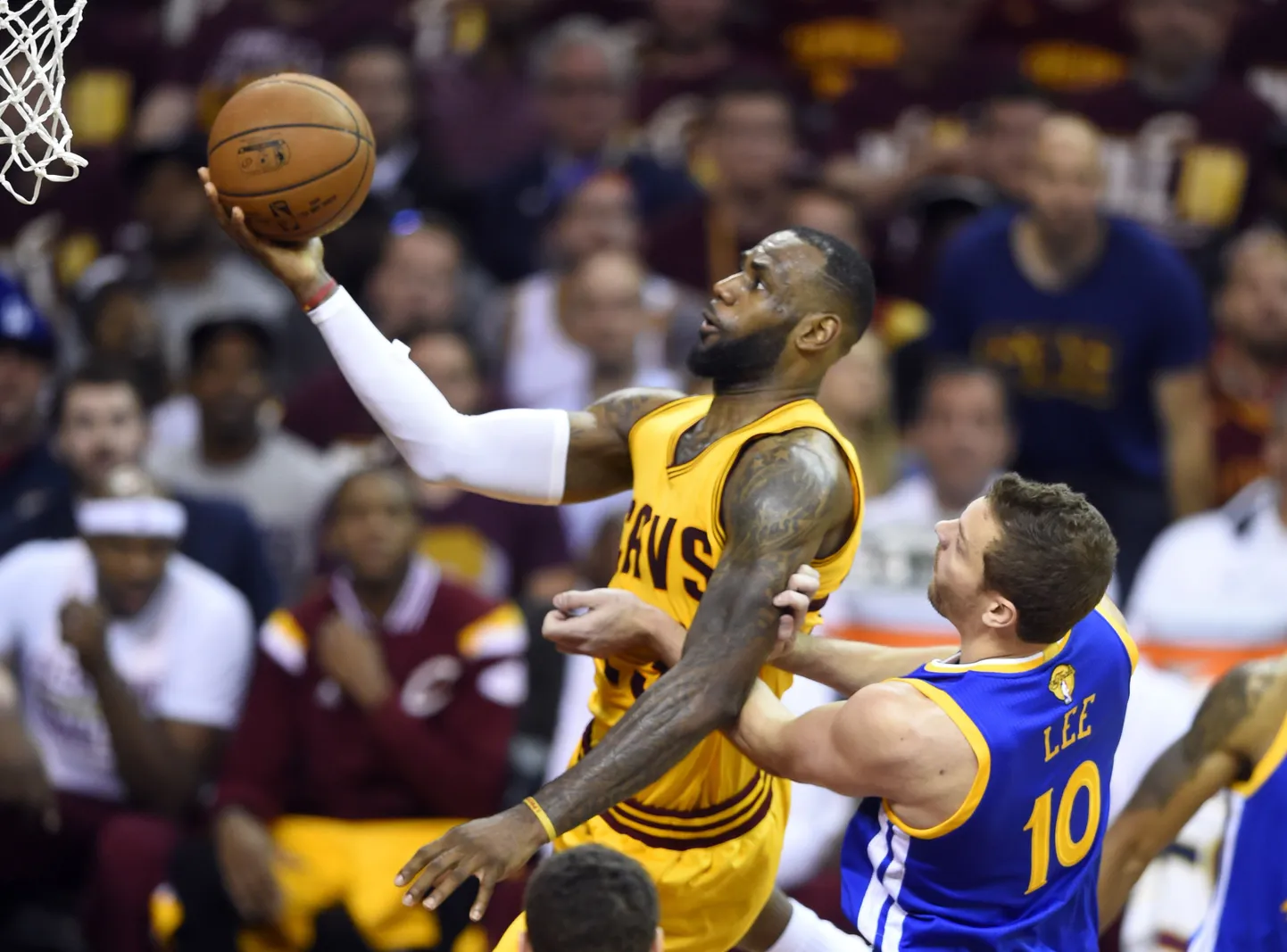 LeBron James (vasakul) NBA finaalseerias.