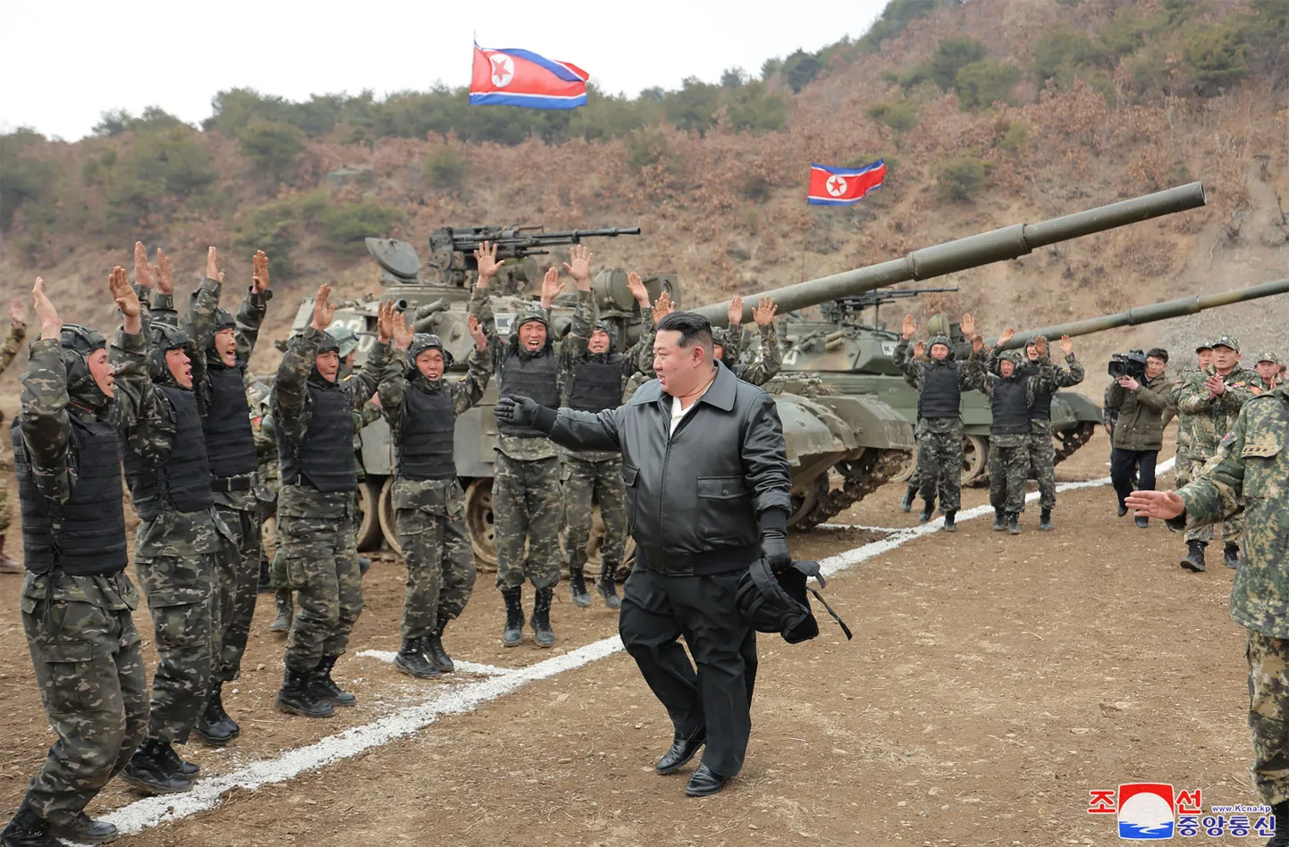 Põhja-Korea uudisteagentuuri KCNA avaldatud foto, millel liider Kim Jong-un inspekteeris 13. märtsil 2024 tankiväeosa