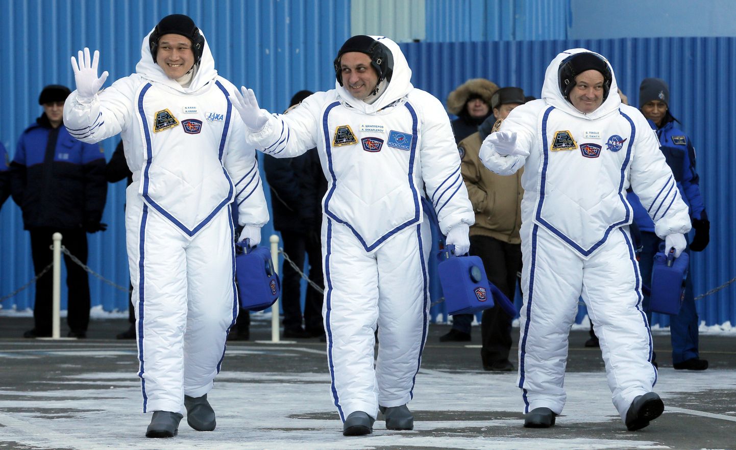 Jaapani astronaut Norishige Kanai koos rahvusvahelise kosmosejaama ekspeditsiooni meeskonnaga ärasaatmistseremoonial 17. detsembril.