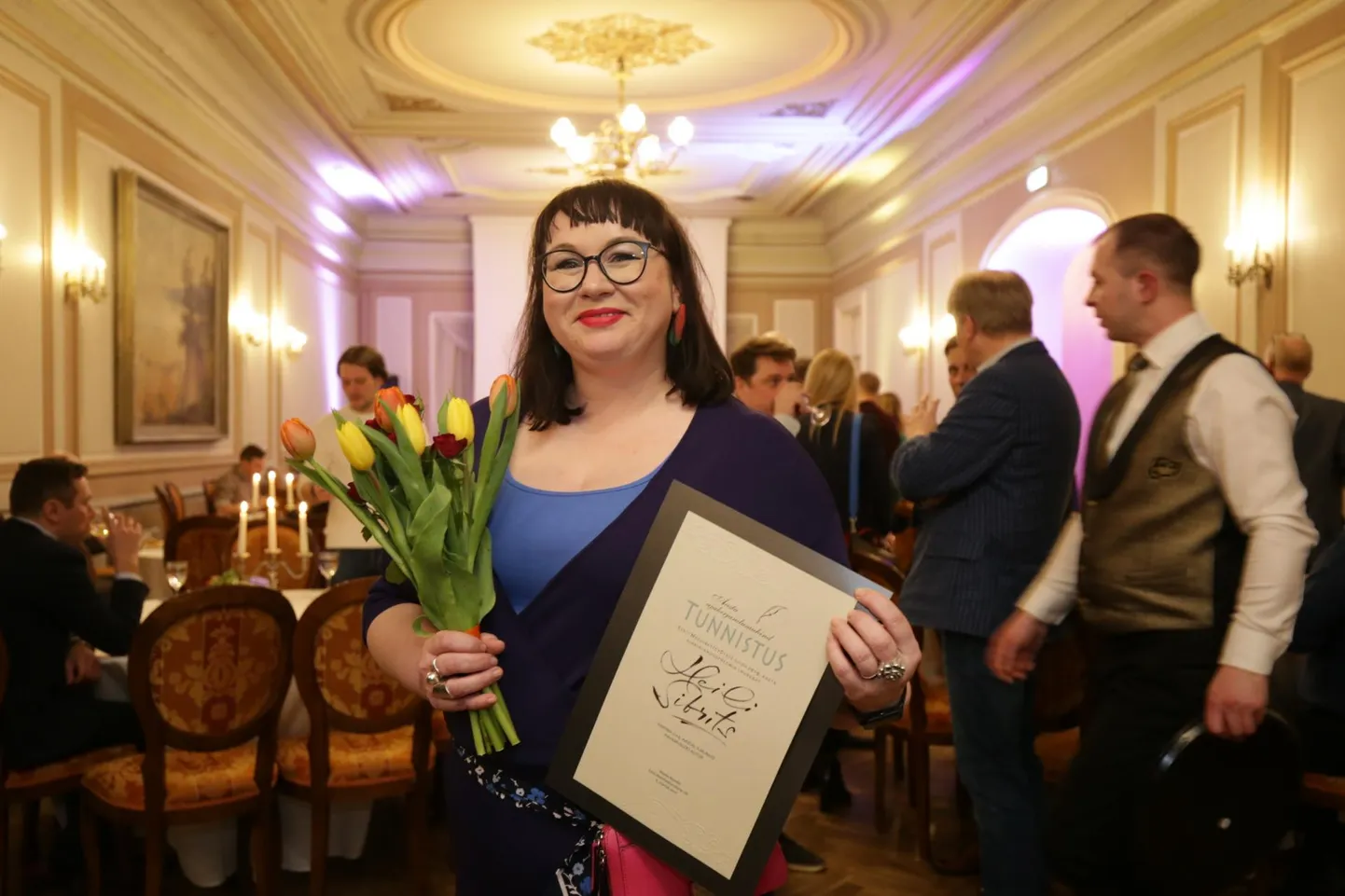 Postimehe kultuurijuht Heili Sibrits sai preemia Eesti teatrimaastiku kritiseeriva arvamusartikli eest.