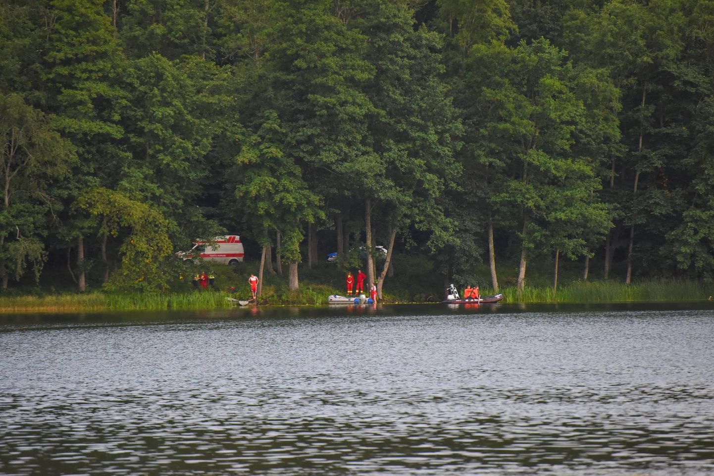 Pühapäeva õhtul otsisid päästjad Viljandi järve uppunud inimest. Surnukeha leiti kaldast viie meetri kauguselt.